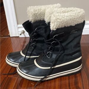 Like New Sorel waterproof winter boots!